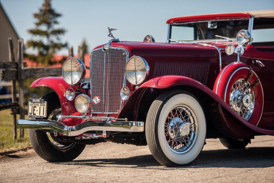 Детали экстерьера Auburn 8-100A Custom Dual Ratio Cabriolet 1932 года  (фото 24 из 35)